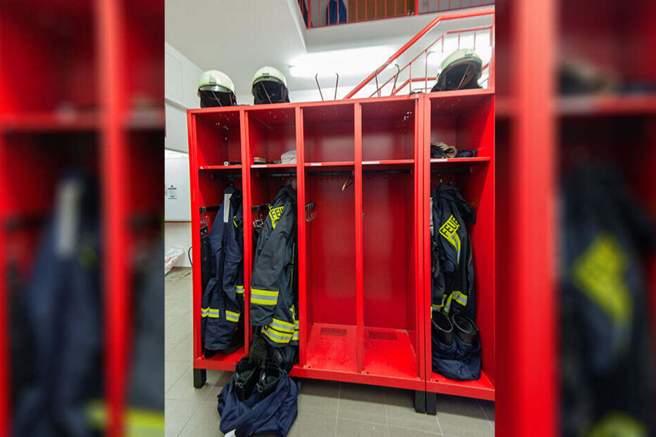 Leere Schränke im Depot: Nur noch 23 Feuerwehrleute gehören der Feuerwehr an. Die meisten erfüllen nicht mal die Mindestanforderungen.
