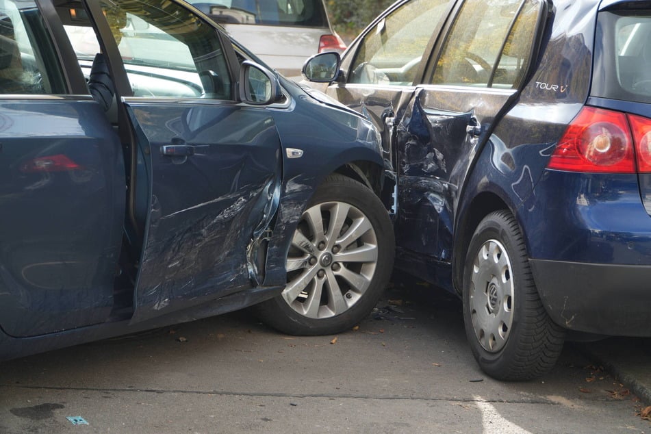 Zunächst waren zwei Wagen zusammengestoßen.