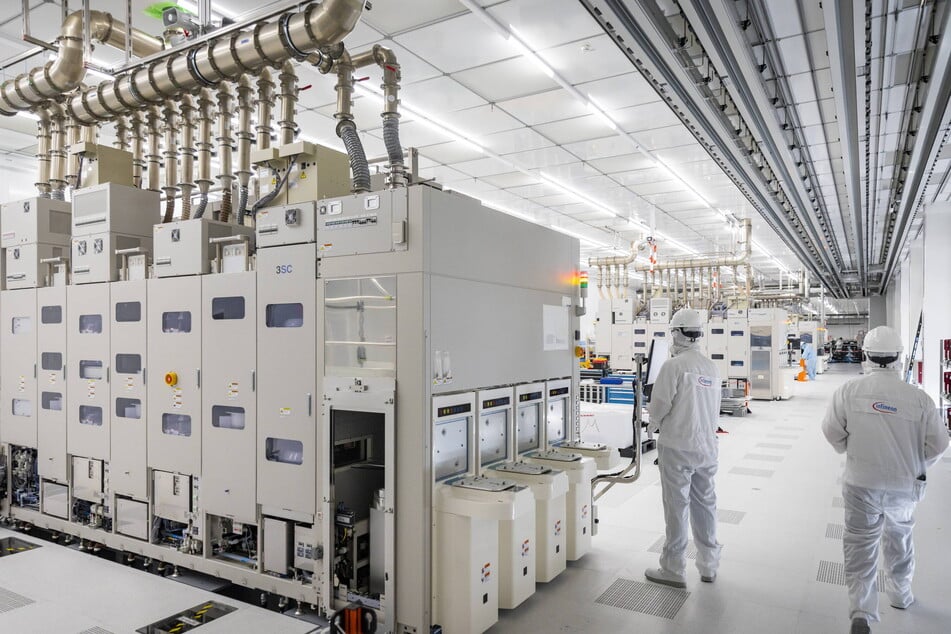 Der Reinraum der neuen Chipfabrik ist so groß wie drei Fußballfelder.
