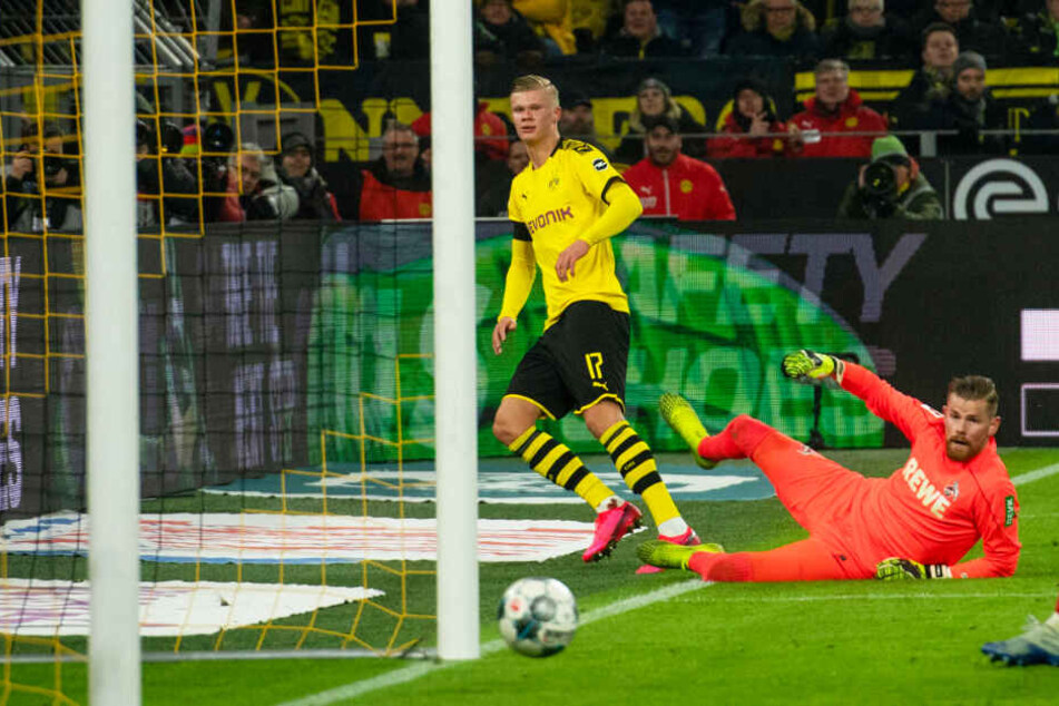 Erling Haaland (l.) traf für den BVB ganz abgezockt und technisch hochwertig zum 5:1 gegen Köln.