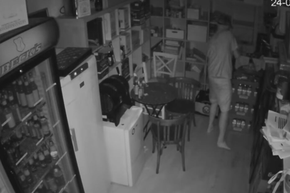 Der Täter wurde per Überwachungskamera gefilmt.