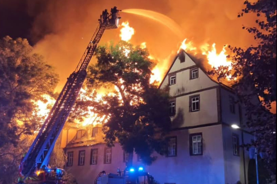 Um 3 Uhr nachts kam es in dem Schloss zum Brand.