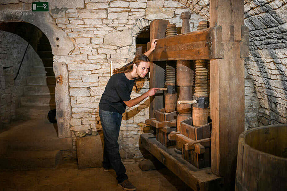 Unter anderem eine alte Weinpresse aus dem Jahr 1853 kann in der Zschoner Mühle besichtigt werden. Natürlich gibt's auch eine kleine Weinverkostung.