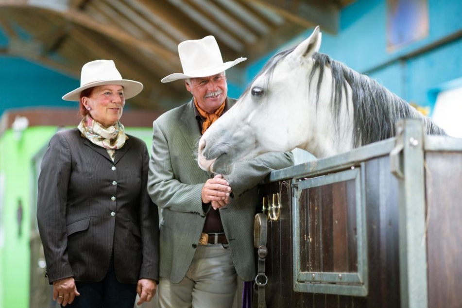 Das Ehepaar Engelhardt betreibt auf seiner "Ballermann-Ranch" regelmäßig entsprechende Motto-Partys.