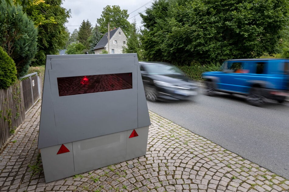 In Sachsen nutzen mehrere Städte bereits Superblitzer zur dauerhaften Geschwindigkeitsüberwachung. (Symbolbild)