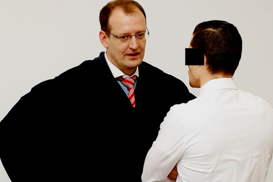 Mussten am Donnerstag wieder vors Landgericht: Rechtsanwalt Torsten Oelscher (36, l.) und Tim R. (30).