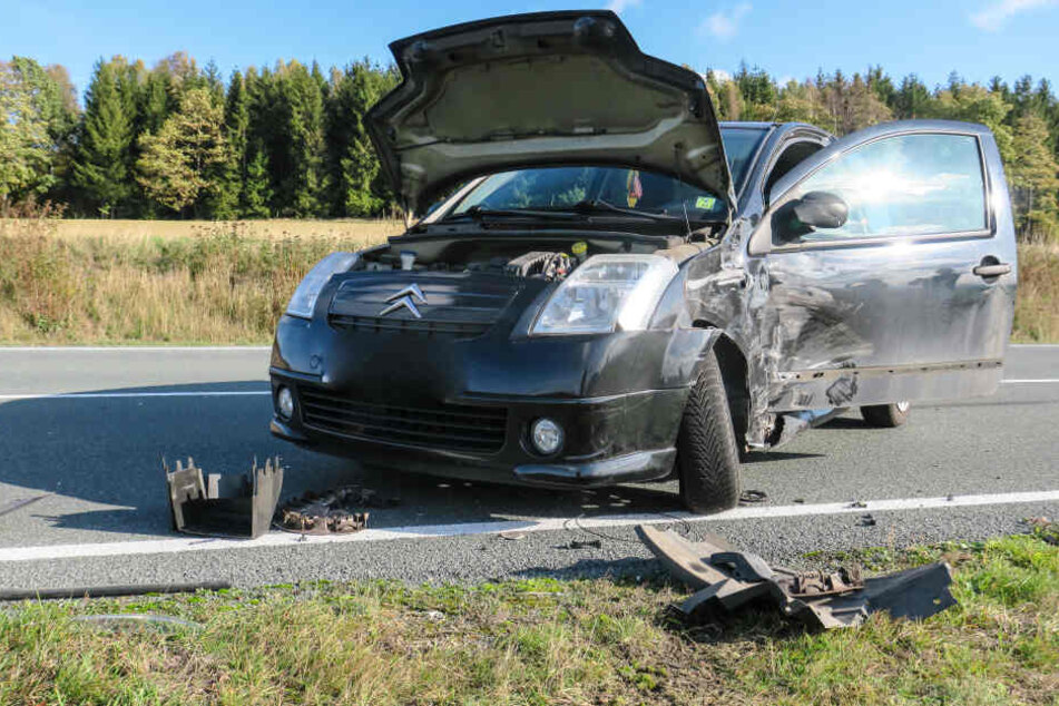 B93: Auto wendet auf Feldweg, dann kracht es