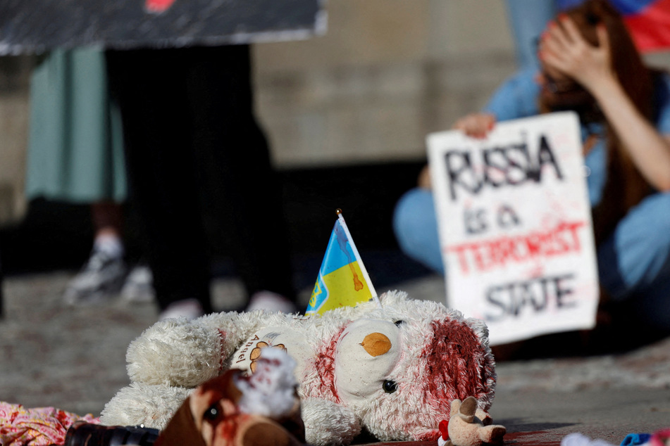 Ukraine between mourning and rage after shocking Russian bombing of children's hospital