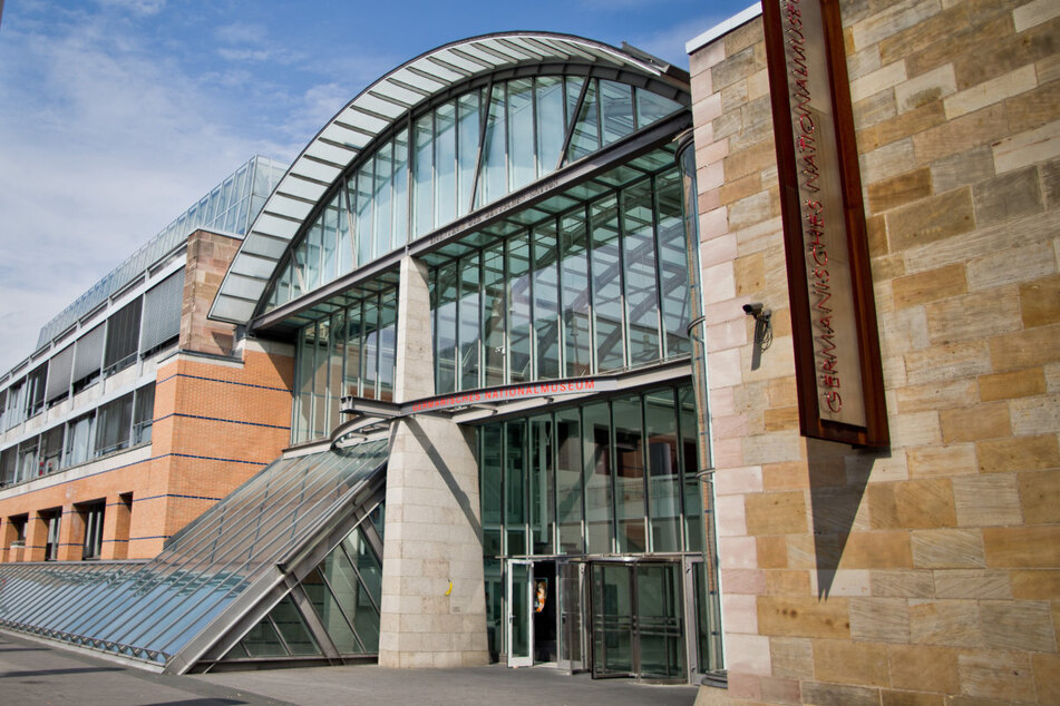 Ein betrunkener Teenager suchte im Germanischen Nationalmuseum in Nürnberg Schutz vor angebliche Verfolger - und brach ins Gebäude ein.