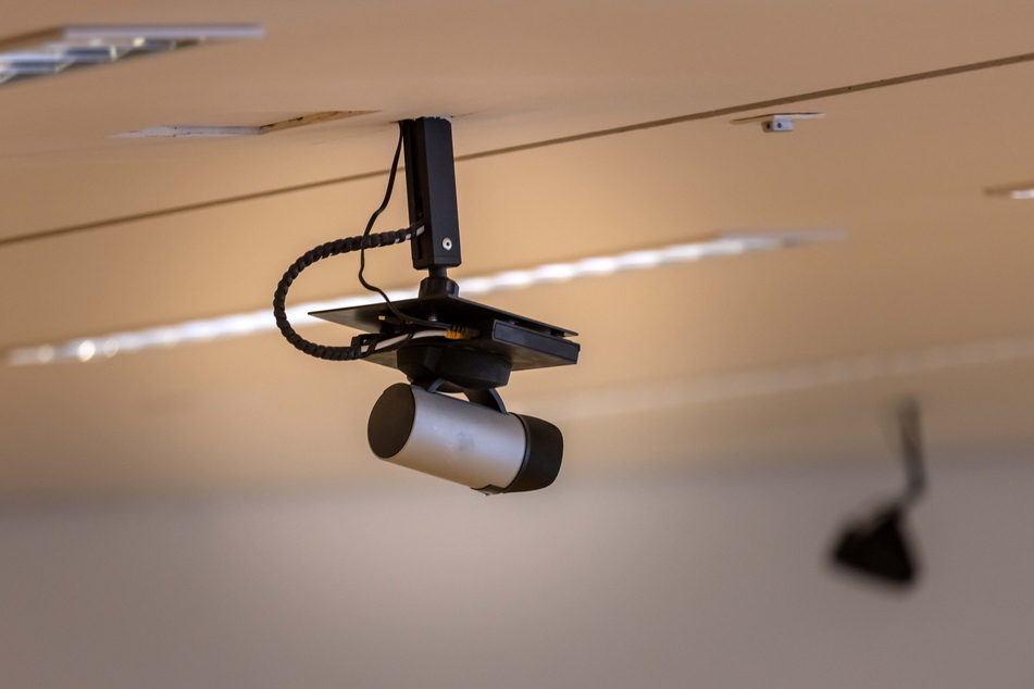 Mit dieser Kamera übertrug die TU die Physikvorlesung zu den Studenten nach Hause.