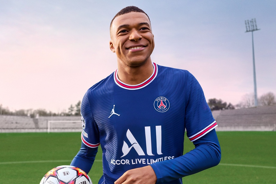 Auch in diesem Jahr ist Kylian Mbappé (22) von Paris Saint-Germain das Gesicht der FIFA-Kampagne. Hätte der Wechsel zu Real Madrid geklappt, hätte EA wohl einiges an Arbeit vor sich gehabt.