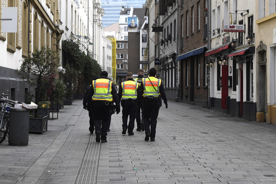 Die Polizisten hatten am Wochenende die Düsseldorfer Altstadt kontrolliert. (Symbolbild)