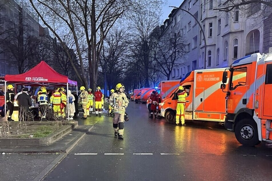 Die Feuerwehr war mit knapp 100 Kräften im Einsatz.
