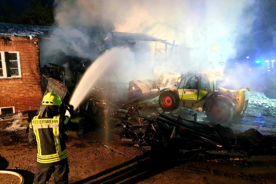 Die Feuerwehr löschte die Flammen.