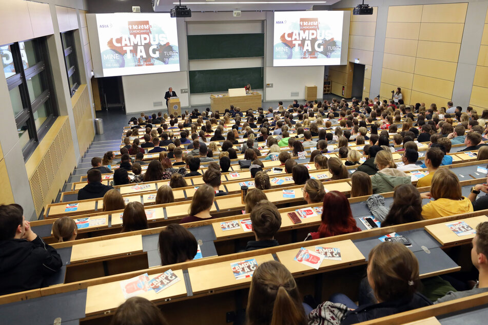Im Audimax der Universität Rostock beginnt die Einführungsveranstaltung am Campustag. (Archivbild)
