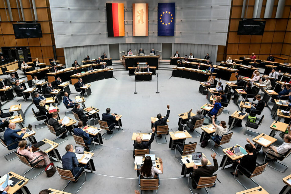 Am Donnerstag debattiert das Berliner Abgeordnetenhaus über die Sicherheit in der Stadt. Beantragt hat das Thema der aktuellen Stunde die AfD. (Symbolfoto)