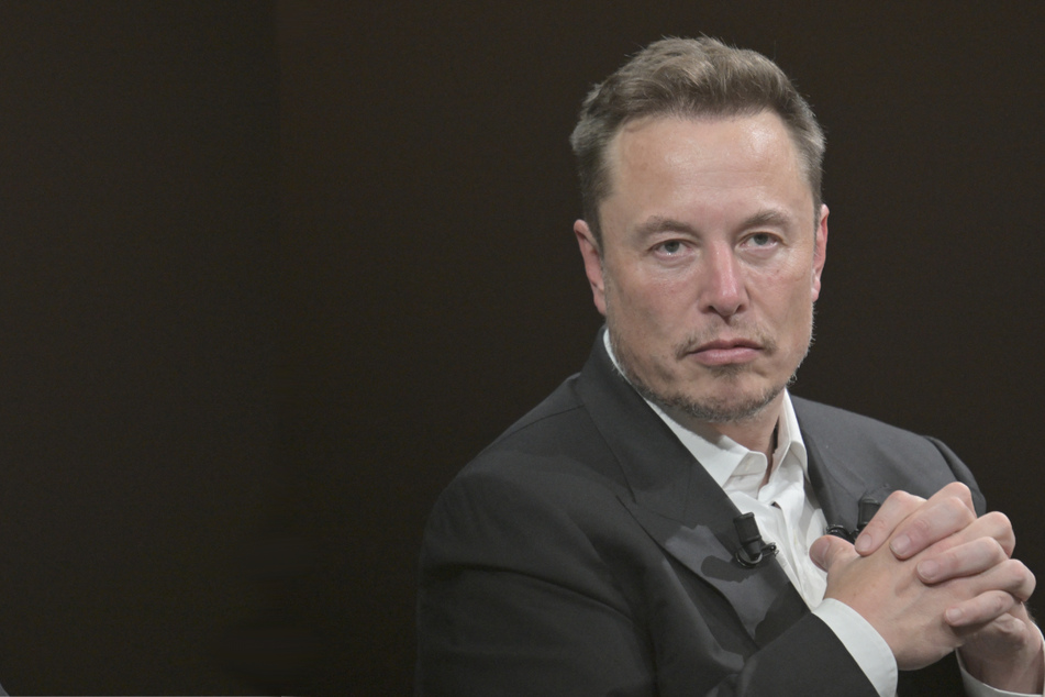 Elon Musk makes decisions based on gut instinct, not data, and surrounds himself with sycophants, according to an ex-Twitter employee.