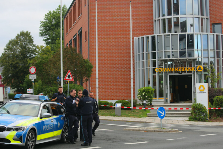 Die Polizei suchte zunächst erfolglos nach den Verdächtigen.