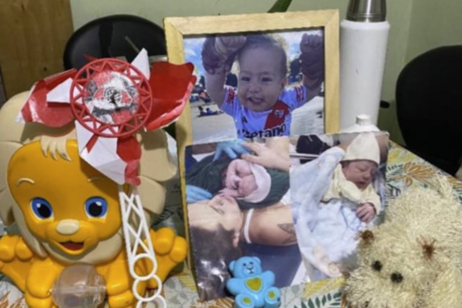 Die Mutter des verstorbenen Kindes, Aylin Saucedo, baute einen kleinen Altar für ihren Sohn.