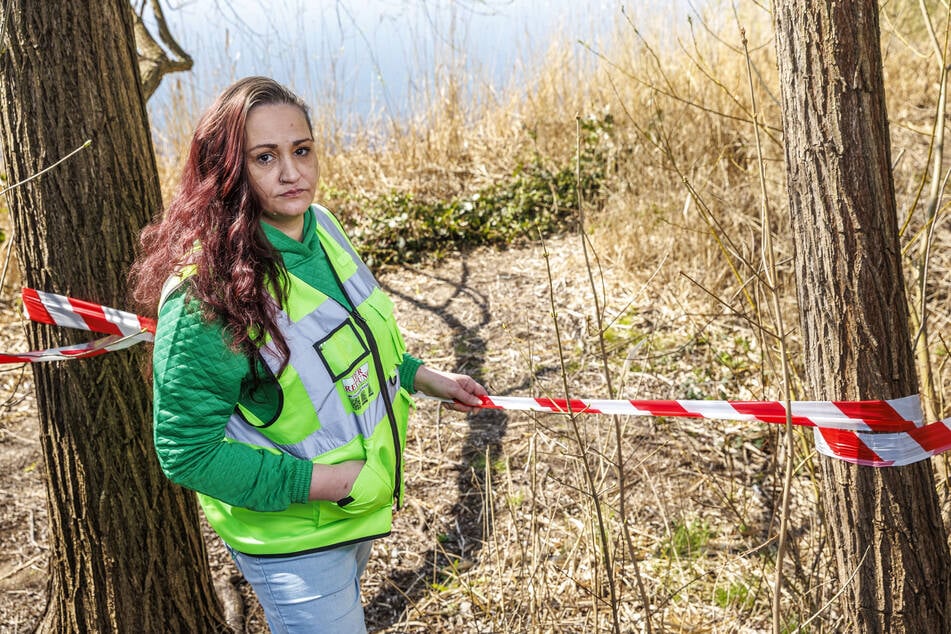 Versucht das Nest zu schützen: Carmen Breninek (44) vom Verein Tierrettung Dresden.