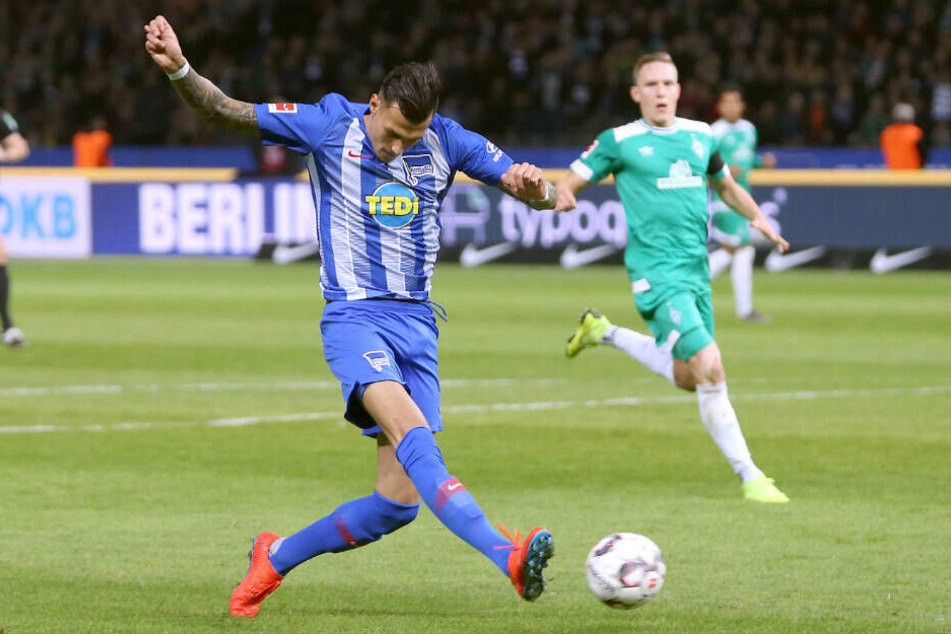 Davie Selke trifft zum 1:0 gegen Werder Bremen.