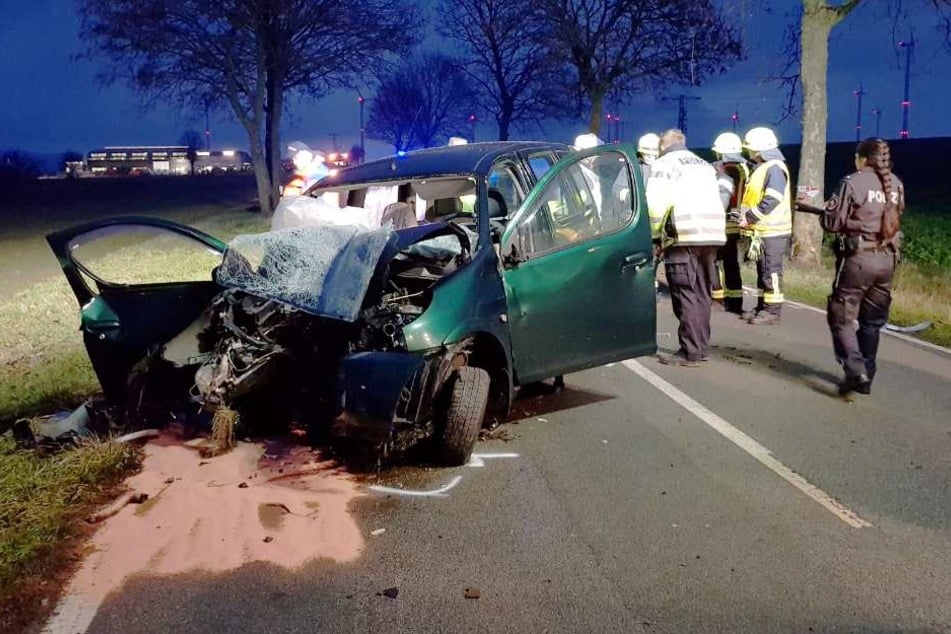 Die Insassen des Toyota wurden schwer verletzt.