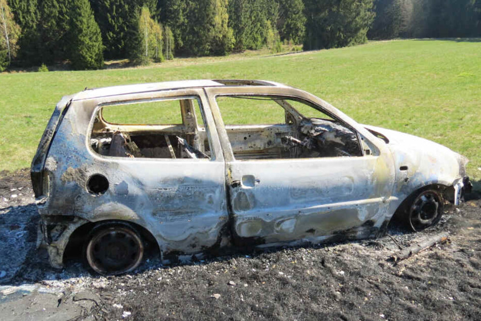 Komplett ausgebrannt wurde das Auto auf der "Echowiese" in Allrode gefunden.