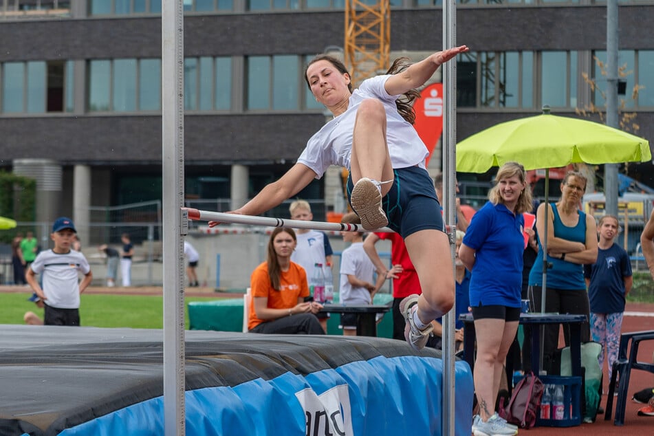 Melanie Loos (29) gab beim Hochsprung alles.