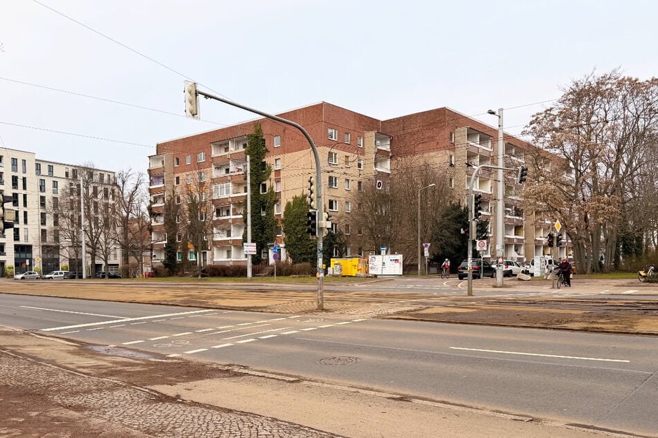 Der Überweg an der Fußgängerampel auf Höhe der Manetstraße bleibt für Passanten nutzbar.