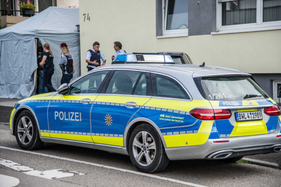 Beamte am Dienstag vor Ort in Neuhausen.