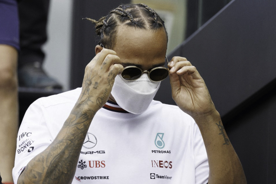 Ein Unfall von Lewis Hamilton (37) in der Qualifikation wurde von niederländischen Anhängern beklatscht. Er verurteilte generell rassistische und homophobe Beleidigungen abseits des Rennens in Spielberg.