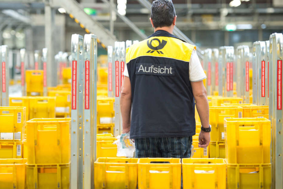 In einem Zustellstützpunkt kamen monatelang Briefe abhanden; deshalb sollten Security-Mitarbeiter die Post bewachen. (Symbolbild)
