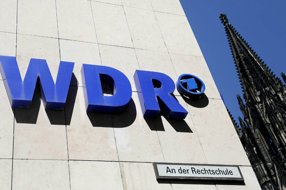 Das WDR-Funkhaus in Köln. Im Hintergrund der Dom.