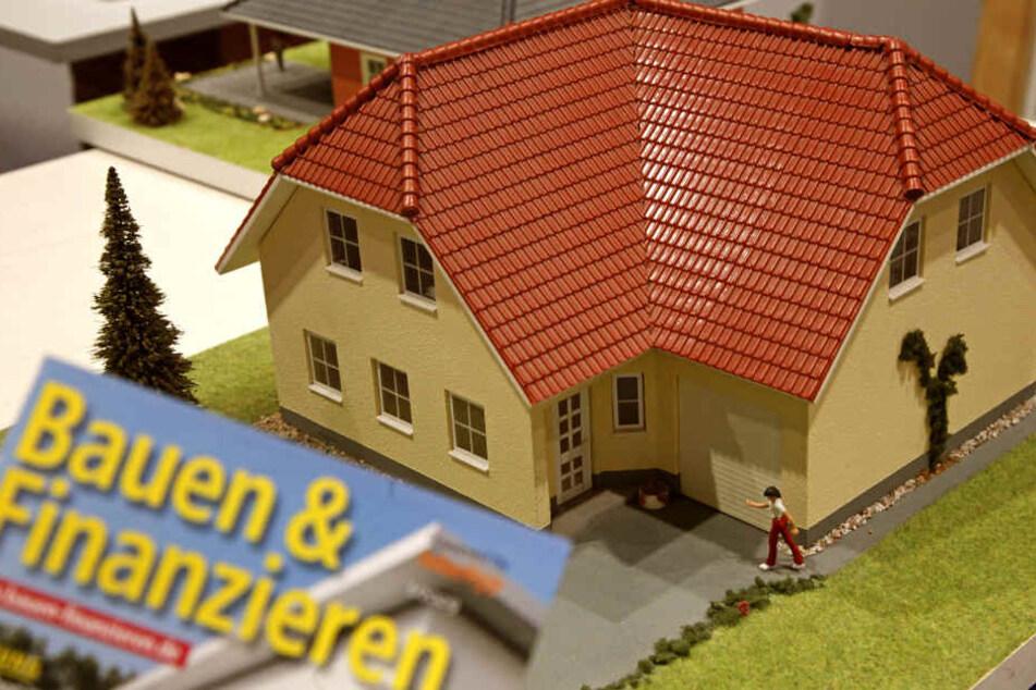 Angesichts der Preisentwicklung rückt das Eigenheim im Stadtgebiet für viele Leipziger in weite Ferne. (Symbolbild)