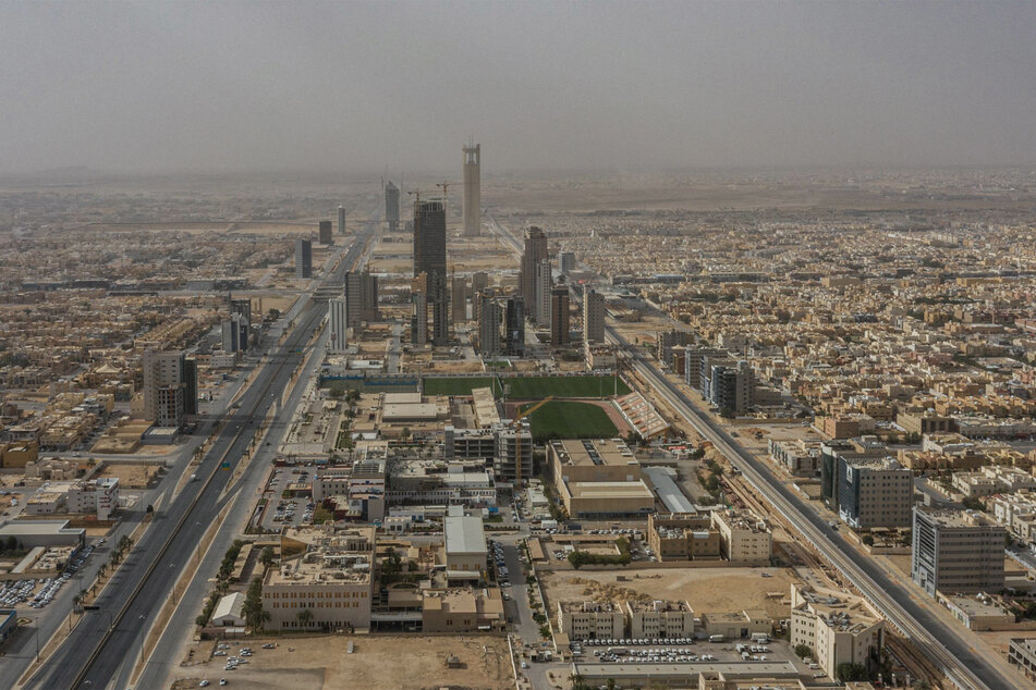 Riad: Ein allgemeiner Überblick über die fast leeren Straßen im Gebiet Al Olaya während der landesweiten Ausgangssperre zur Verhinderung der Verbreitung des neuen Coronavirus im März 2020.