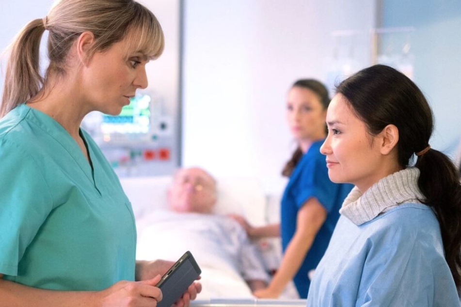 Dr. Lea Peters teilt die Vermutung der jungen Ärztin zunächst nicht.