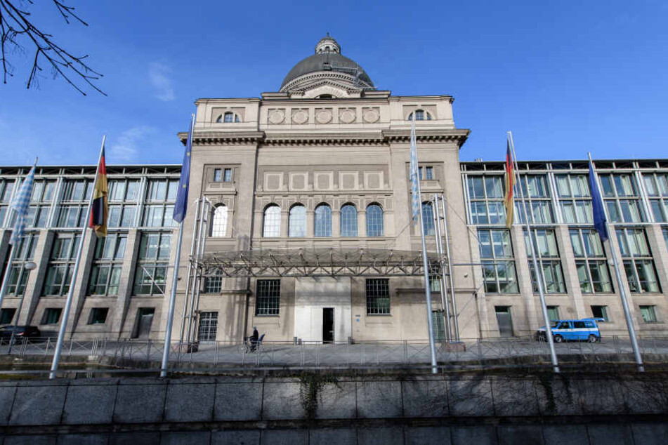 In der bayerischen Staatskanzlei wird unter anderm über kostenlose Kinderbetreuung diskutiert.
