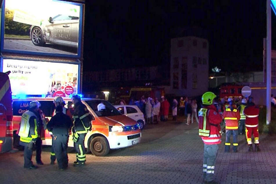 Die Feuerwehr beim Großeinsatz in einem Swingerclub.