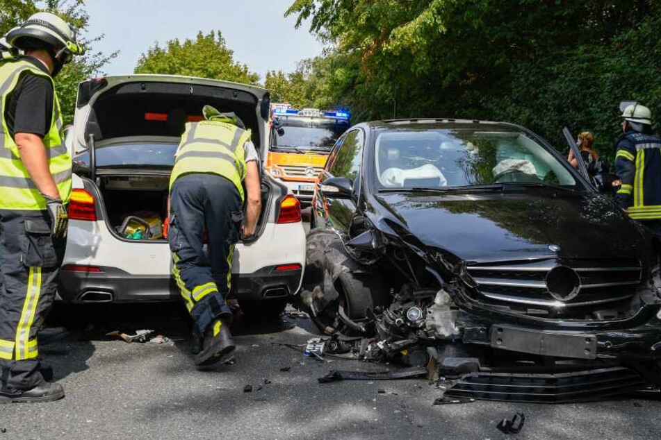 Mit voller Wucht krachte der Mercedes in den Gegenverkehr.