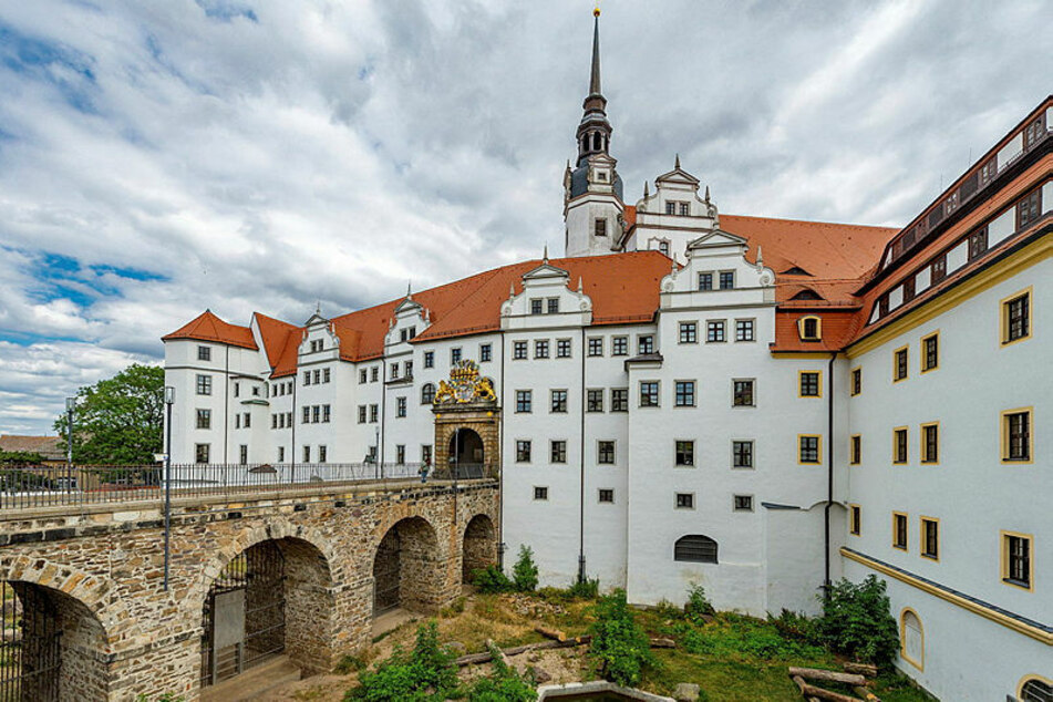 Schloss Hartenfels mit dem 53 Meter hohen Hausmannsturm, der den spätgotischen Albrechtsbau mit dem Johann-Friedrich-Bau der Frührenaissance verbindet.