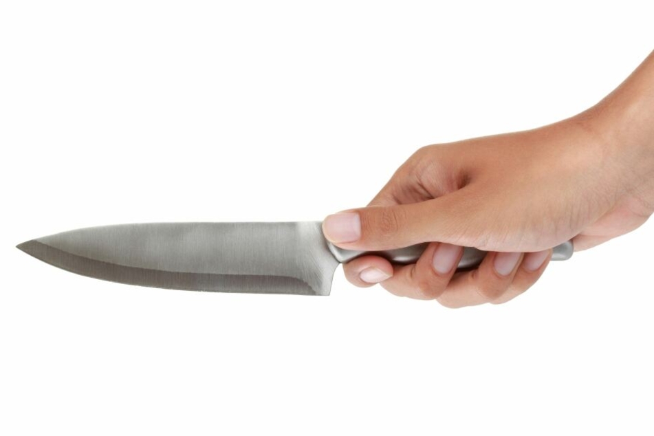 Eine 60 Jahre alte Frau hat ihren 58-jährigen Lebensgefährten mit einem Küchenmesser verletzt (Symbolbild).