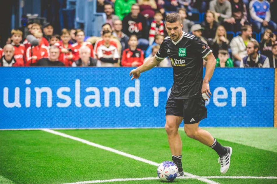 Lukas Podolski und zahlreiche Promis kicken am 12. Januar beim Hallencup in Gummersbach.