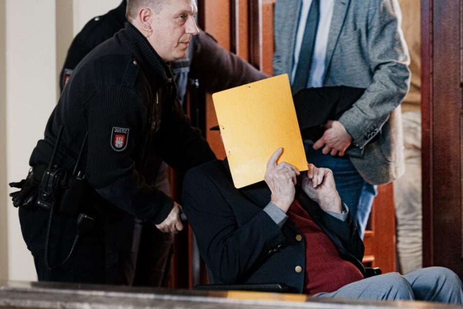 KZ-Überlebender im SS-Prozess: "Man hatte wahrscheinlich mehr Respekt für Tiere"