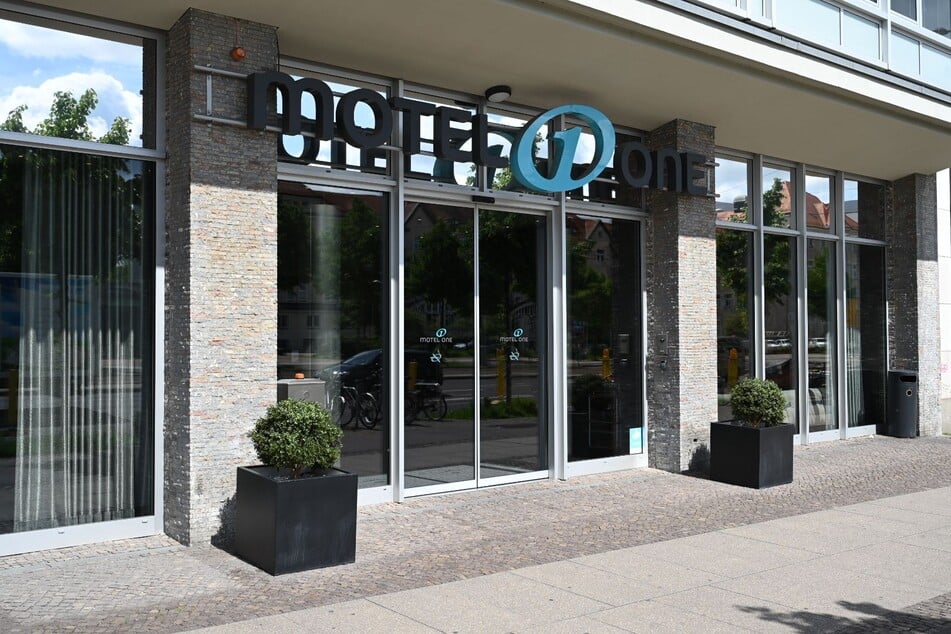 Eine Mitarbeiterin wurde auf einer Toilette im Motel One Opfer eines sexuellen Übergriffs.