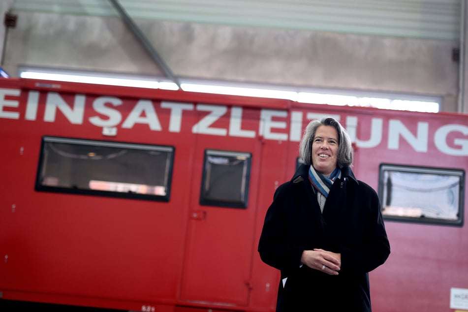 Innenministerin Tamara Zieschang (54, CDU) würdigte die Arbeit vieler Einsatzkräfte der Feuerwehren.