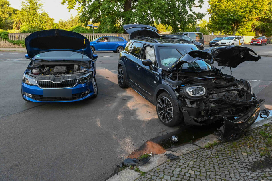 Auf der Friesenstraße im Leipziger Westen sind am Sonntag zwei Autos miteinander kollidiert.