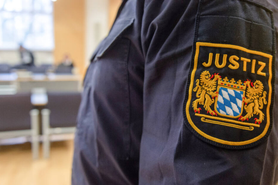 Der Mann wurde der Justiz übergeben, weil er im Februar eine Rohrbombe in Burglengenfeld abgelegt haben soll. (Symbolbild)