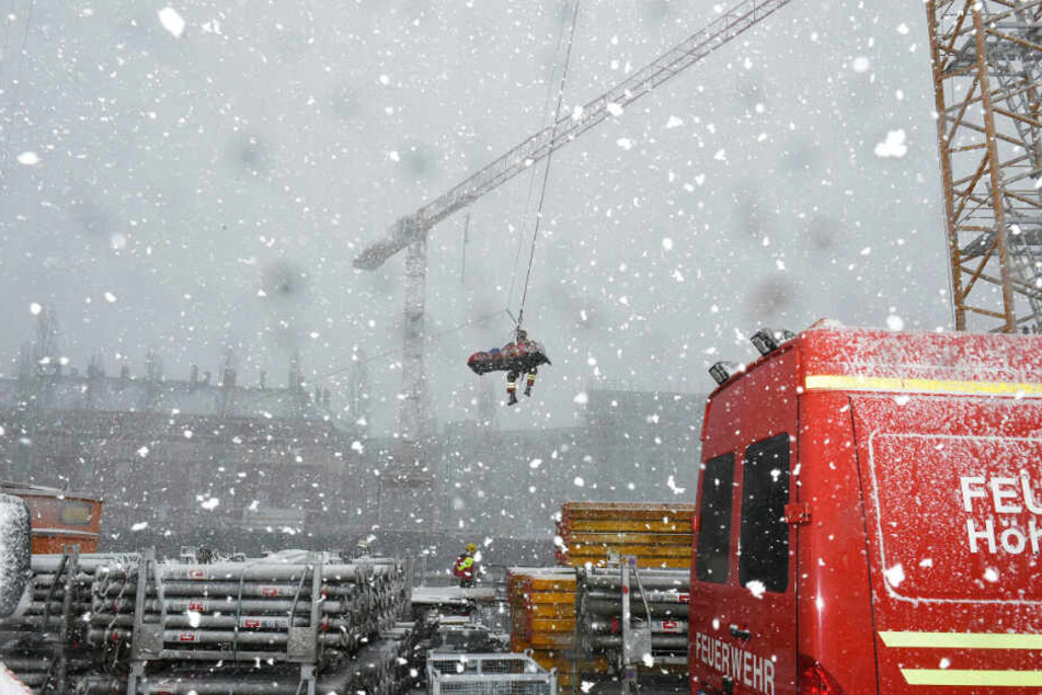 Das Wetter machte den Rettern Probleme.