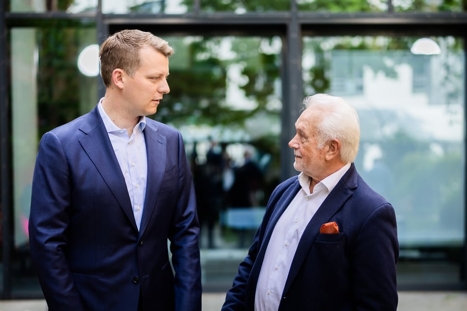 Wolfgang Kubicki (74, r.) und Henning Höne (39, l.) treten zur Wahl des neuen FDP-Parteivorsitzes nun gemeinsam an.