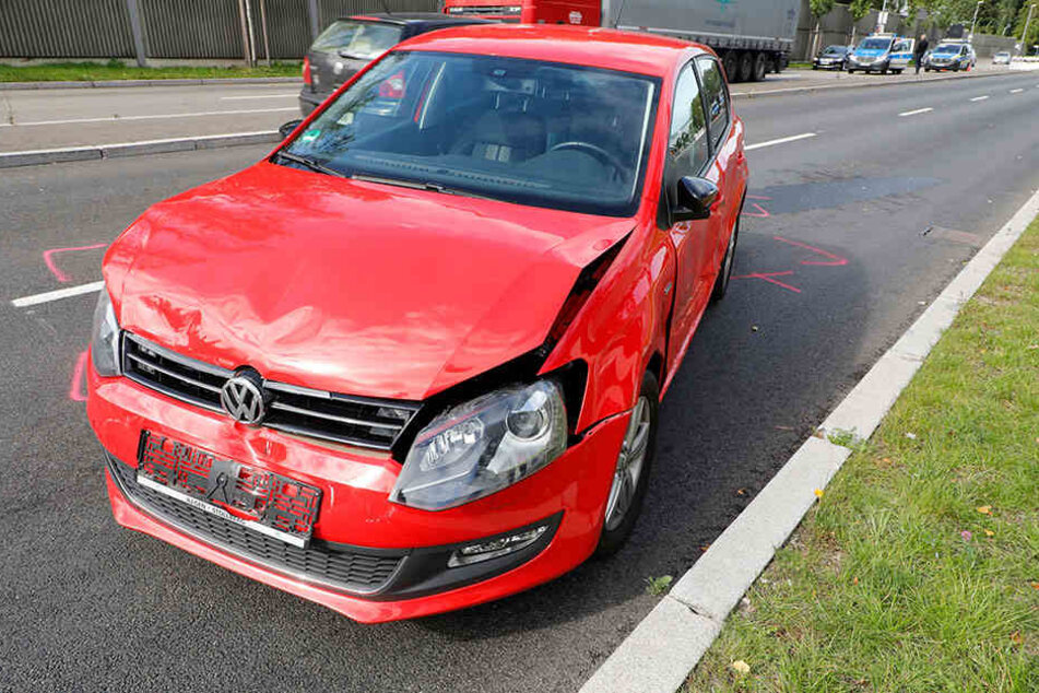 Die Fahrerin des VW musste verletzt ins Krankenhaus gebracht werden.